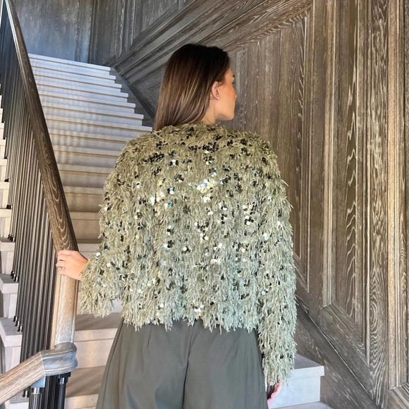 Women’s Green NWT Fuzzy Garland Sweater with Sequins - Picture 3 of 6